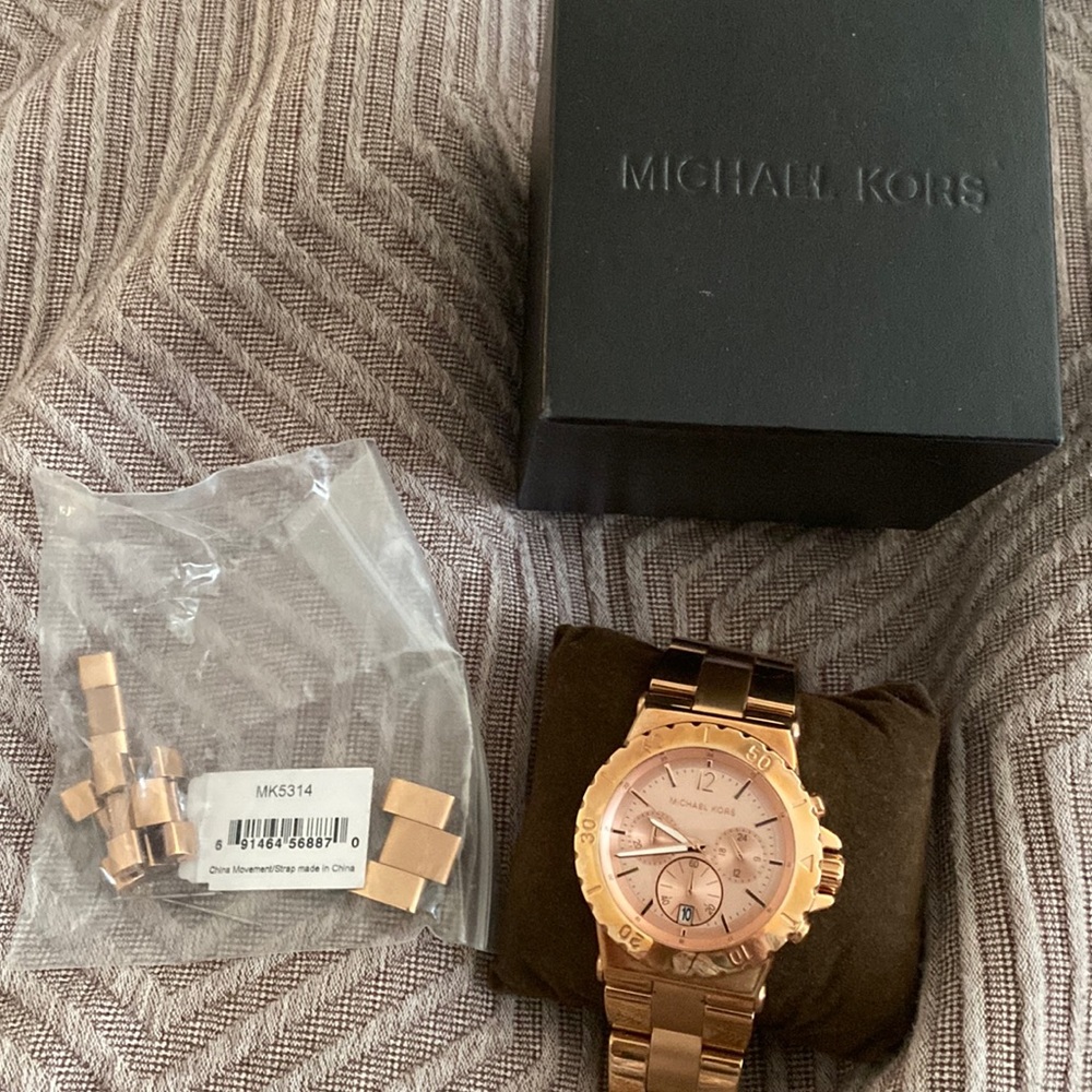 MICHEAL KHORS WATCH